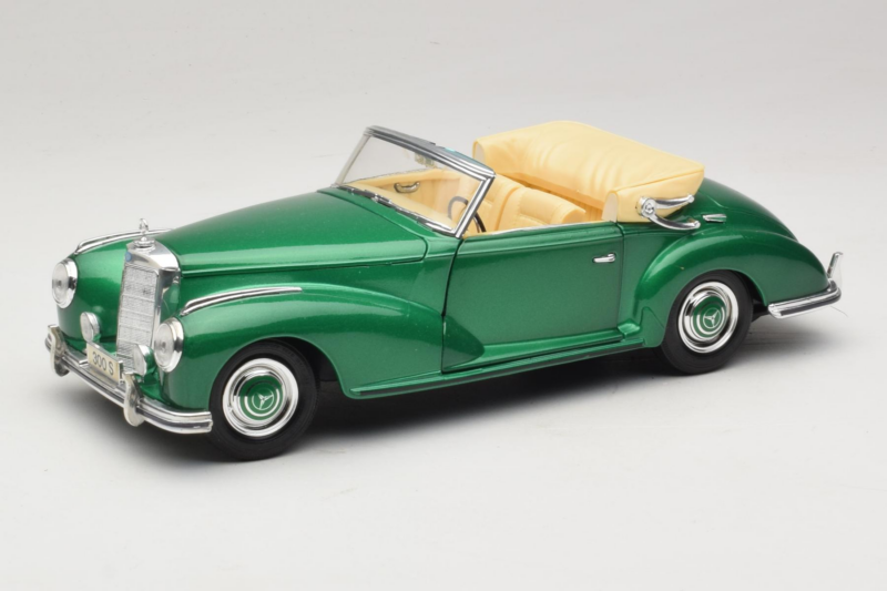 Mercedes 300S Cabriolet Green Metallic Maisto 1:18 52116 Metaal