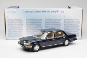 Mercedes 450 SEL 6.9 W116 Donkerblauw Revell 1:18 8956 Metaal — afbeelding 8 van 8