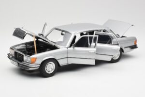 Mercedes 450 SEL 6.9 W116 Zilver Revell 1:18 8955 Metaal — afbeelding 2 van 8
