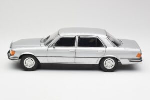 Mercedes 450 SEL 6.9 W116 Zilver Revell 1:18 8955 Metaal — afbeelding 4 van 8