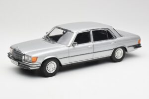 Mercedes 450 SEL 6.9 W116 Zilver Revell 1:18 8955 Metaal