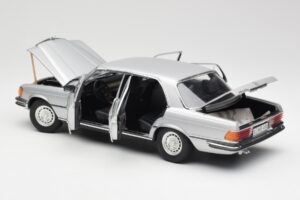 Mercedes 450 SEL 6.9 W116 Zilver Revell 1:18 8955 Metaal — afbeelding 5 van 8