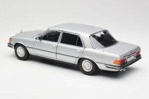 Mercedes 450 SEL 6.9 W116 Zilver Revell 1:18 8955 Metaal — afbeelding 7 van 8