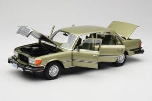 Mercedes 450 SEL W116 J.R. Ewing Dallas Zilvergroen Norev 1:18 183975 Metaal — afbeelding 3 van 8