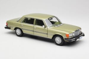 Mercedes 450 SEL W116 J.R. Ewing Dallas Zilvergroen Norev 1:18 183975 Metaal — afbeelding 4 van 8
