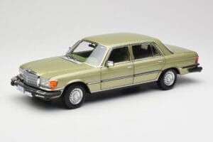 Mercedes 450 SEL W116 J.R. Ewing Dallas Zilvergroen Norev 1:18 183975 Metaal