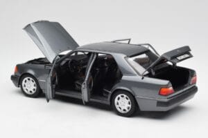 Mercedes 500 E W124 Pearl Grijs Norev 1:18 183946 Metaal — afbeelding 5 van 8