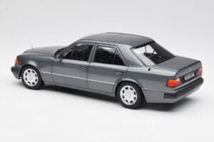 Mercedes 500 E W124 Pearl Grijs Norev 1:18 183946 Metaal — afbeelding 7 van 8