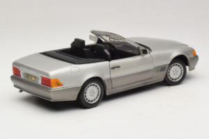 Mercedes SL 500 R129 Zilver Revell 1:18 8801-P1 Metaal — afbeelding 3 van 8
