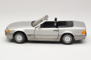 Mercedes SL 500 R129 Zilver Revell 1:18 8801-P1 Metaal — afbeelding 4 van 8