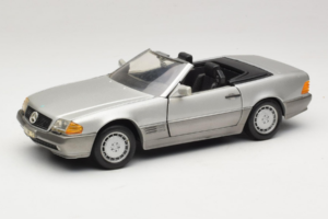 Mercedes SL 500 R129 Zilver Revell 1:18 8801-P1 Metaal