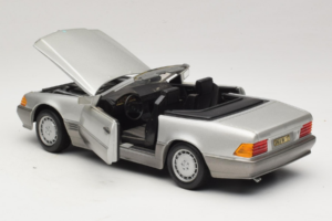 Mercedes SL 500 R129 Zilver Revell 1:18 8801-P1 Metaal — afbeelding 5 van 8