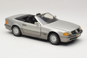 Mercedes SL 500 R129 Zilver Revell 1:18 8801-P1 Metaal — afbeelding 6 van 8