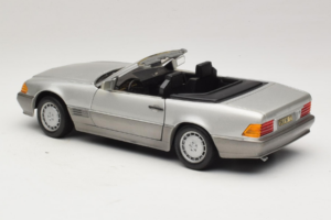 Mercedes SL 500 R129 Zilver Revell 1:18 8801-P1 Metaal — afbeelding 7 van 8