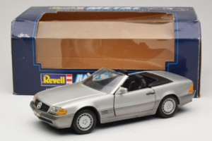Mercedes SL 500 R129 Zilver Revell 1:18 8801-P1 Metaal — afbeelding 8 van 8
