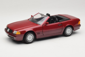 Mercedes 500 SL R129 Donkerrood Revell 1:18 8801 Metaal