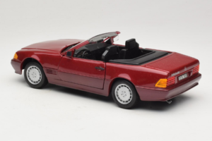 Mercedes 500 SL R129 Donkerrood Revell 1:18 8801 Metaal — afbeelding 7 van 8