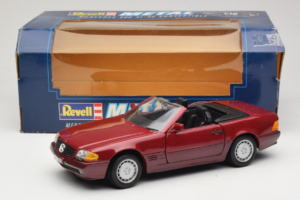 Mercedes 500 SL R129 Donkerrood Revell 1:18 8801 Metaal — afbeelding 8 van 8