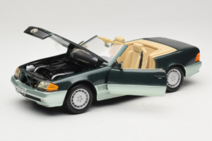Mercedes 500 SL R129 Zilvergroen Revell 1:18 8802 Metaal — afbeelding 2 van 8
