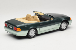 Mercedes 500 SL R129 Zilvergroen Revell 1:18 8802 Metaal — afbeelding 3 van 8