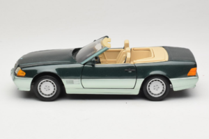 Mercedes 500 SL R129 Zilvergroen Revell 1:18 8802 Metaal — afbeelding 4 van 8