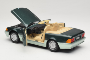 Mercedes 500 SL R129 Zilvergroen Revell 1:18 8802 Metaal — afbeelding 5 van 8