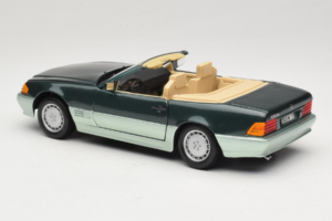 Mercedes 500 SL R129 Zilvergroen Revell 1:18 8802 Metaal — afbeelding 7 van 8