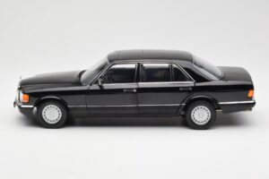 Mercedes 560 SEL W126 Zwart Dealer Editie Norev 1:18 B66040599 Metaal — afbeelding 4 van 8