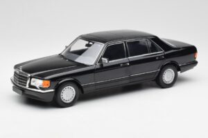Mercedes 560 SEL W126 Zwart Dealer Editie Norev 1:18 B66040599 Metaal