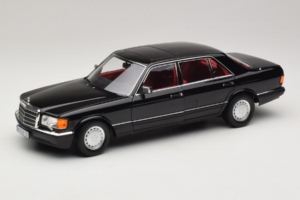 Mercedes 560 SEL W126 Zwart Met Rode Binnenkant Norev 1:18 183788 Metaal