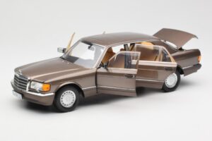 Mercedes 560 SEL W126 Impala Bruin Dealer Editie Norev 1:18 B66040646 Metaal — afbeelding 2 van 8