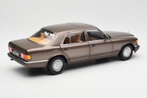 Mercedes 560 SEL W126 Impala Bruin Dealer Editie Norev 1:18 B66040646 Metaal — afbeelding 3 van 8