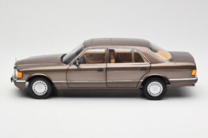 Mercedes 560 SEL W126 Impala Bruin Dealer Editie Norev 1:18 B66040646 Metaal — afbeelding 4 van 8
