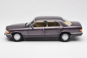 Mercedes 560 SEL W126 Paars Metallic Norev 1:18 183544 Metaal — afbeelding 4 van 8