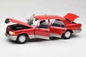 Mercedes 560 SEL W126 Rood Norev 1:18 183463 Metaal — afbeelding 2 van 8