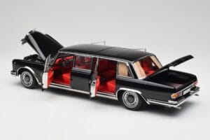 Mercedes 600 Pullman W100 Zwart NZG 1:18 1071/50 Metaal — afbeelding 5 van 8