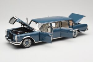 Mercedes 600 Pullman W100 Blauw NZG 1:18 B66040707 Metaal — afbeelding 2 van 8