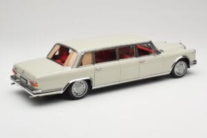 Mercedes 600 Pullman W100 Lichtgrijs NZG 1:18 B66040708 Metaal — afbeelding 3 van 8
