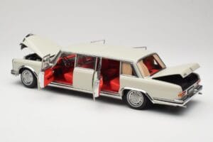 Mercedes 600 Pullman W100 Lichtgrijs NZG 1:18 B66040708 Metaal — afbeelding 5 van 8