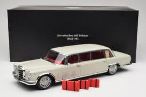 Mercedes 600 Pullman W100 Lichtgrijs NZG 1:18 B66040708 Metaal — afbeelding 8 van 8