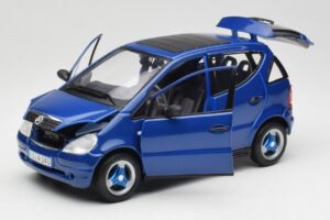 Mercedes A-Class W168 Donkerblauw Maisto 1:18 B66005219 Metaal — afbeelding 2 van 8