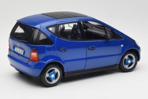 Mercedes A-Class W168 Donkerblauw Maisto 1:18 B66005219 Metaal — afbeelding 3 van 8