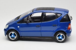 Mercedes A-Class W168 Donkerblauw Maisto 1:18 B66005219 Metaal — afbeelding 4 van 8