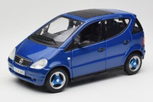 Mercedes A-Class W168 Donkerblauw Maisto 1:18 B66005219 Metaal