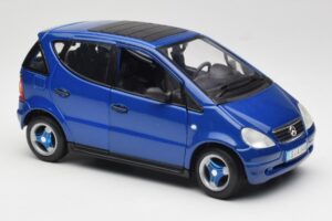 Mercedes A-Class W168 Donkerblauw Maisto 1:18 B66005219 Metaal — afbeelding 6 van 8
