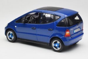 Mercedes A-Class W168 Donkerblauw Maisto 1:18 B66005219 Metaal — afbeelding 7 van 8