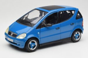 Mercedes A-Class W168 Lichtblauw Maisto 1:18 37800-M5 Metaal