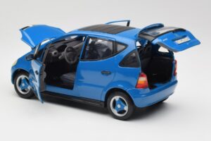 Mercedes A-Class W168 Lichtblauw Maisto 1:18 37800-M5 Metaal — afbeelding 5 van 8