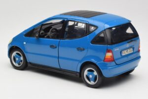 Mercedes A-Class W168 Lichtblauw Maisto 1:18 37800-M5 Metaal — afbeelding 7 van 8