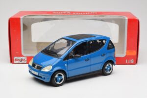 Mercedes A-Class W168 Lichtblauw Maisto 1:18 37800-M5 Metaal — afbeelding 8 van 8